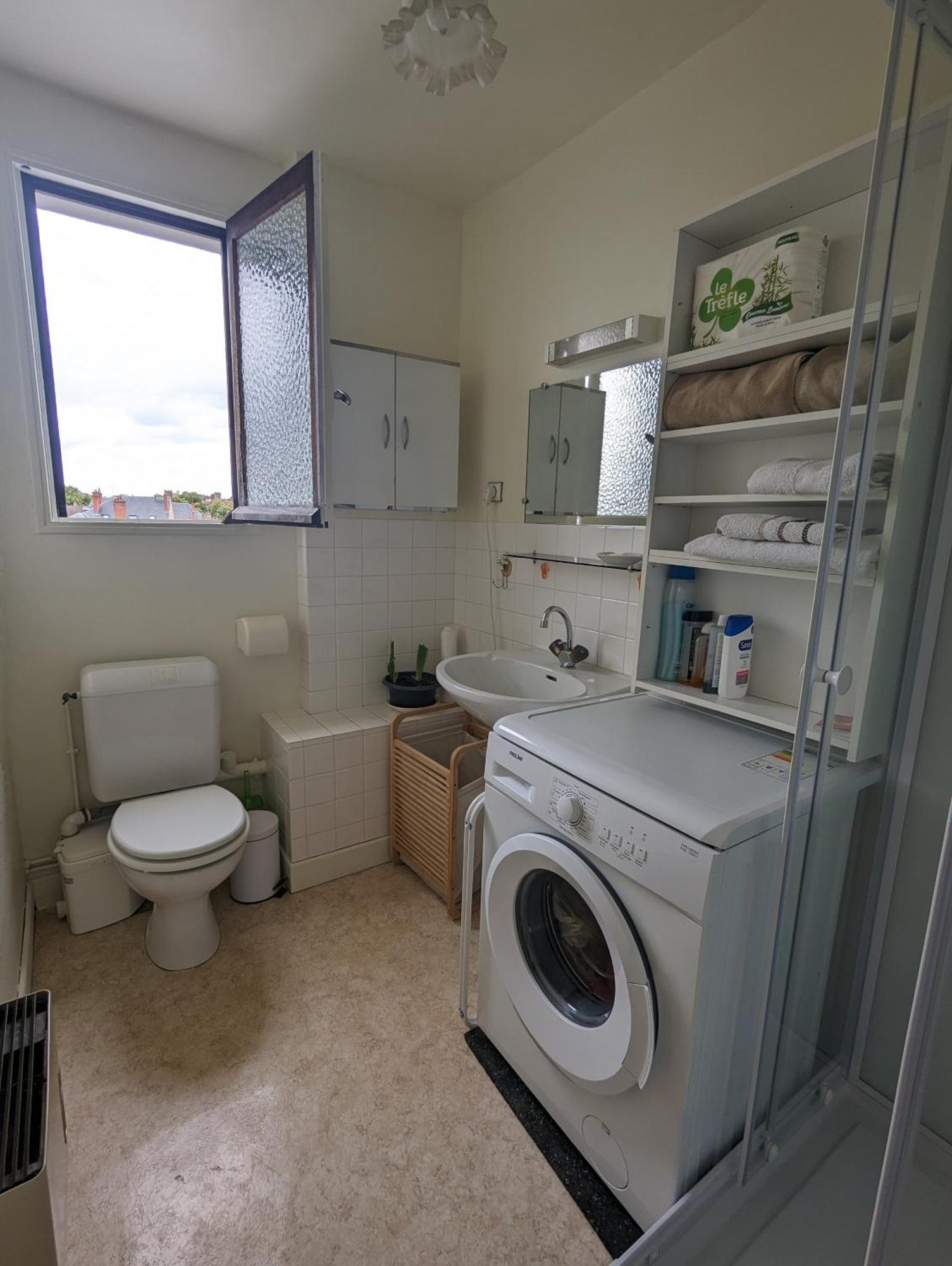Studio 63M2 3Eme Etage Ou Chambre Dans Appartement 2Eme Etage Pour Sejours A Moulins Мулин Екстериор снимка